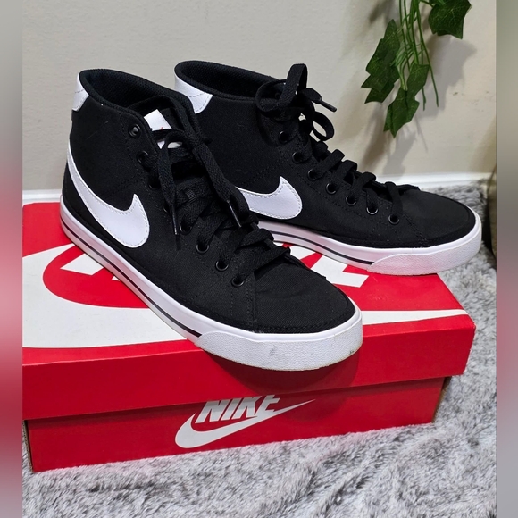 Nike Shoes - Sz 7 • Nike Court Legacy Canvas Mid-Tops